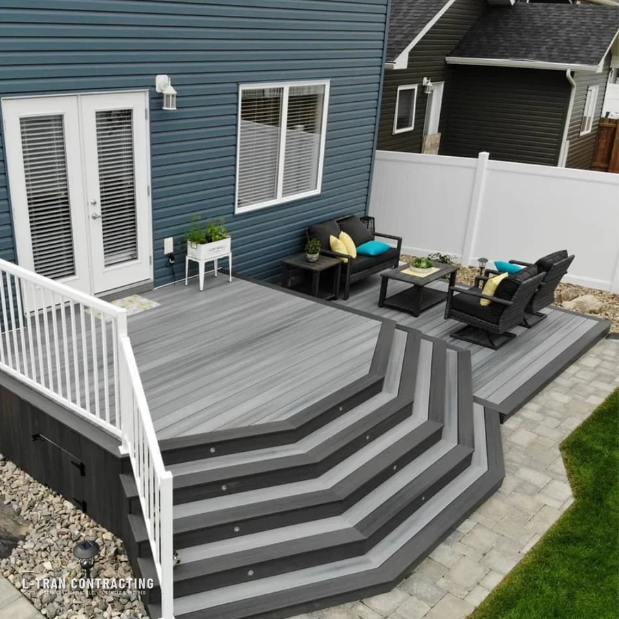 Curved deck with stepped stairs and outdoor seating